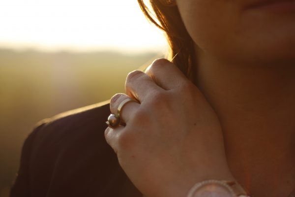 On the side, ring with tahitian pearl - Image 2